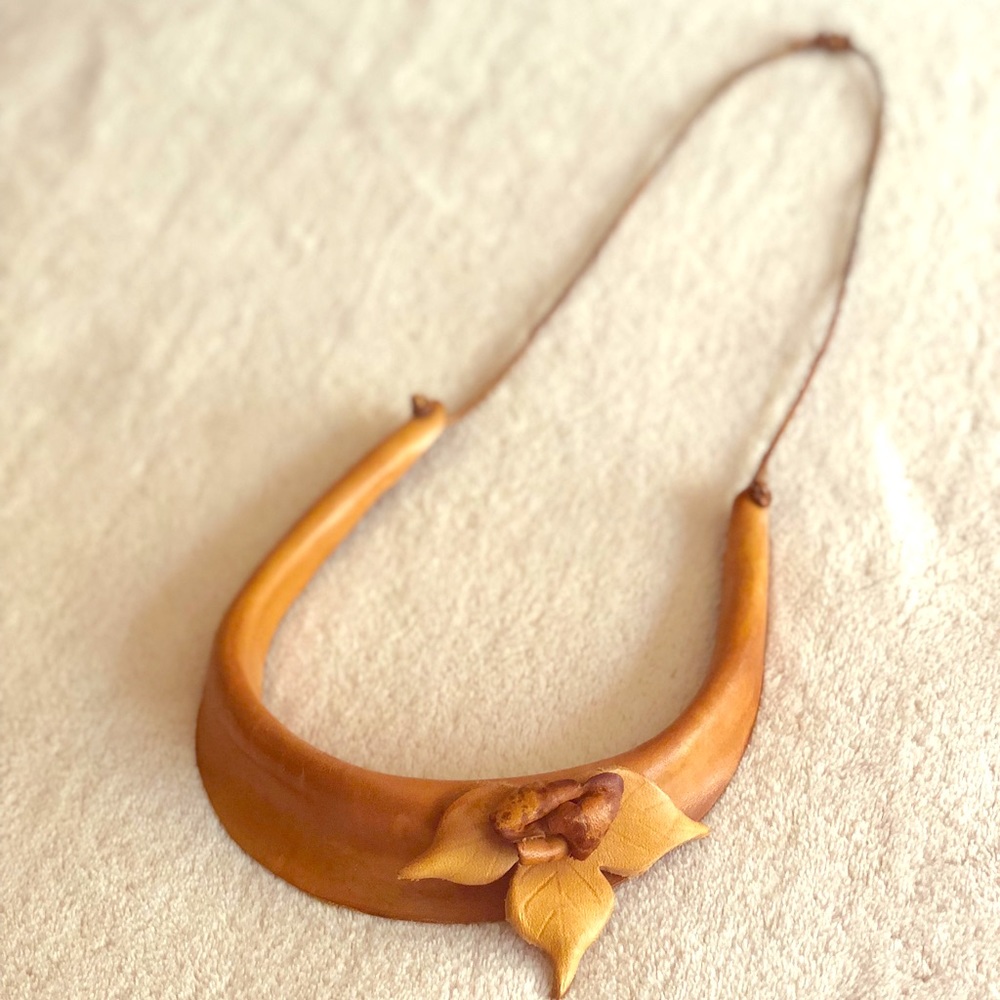 ❣️SALE❣️Floral&Feminine Boho Leather Necklace, Handmade - Picture 2 of 6